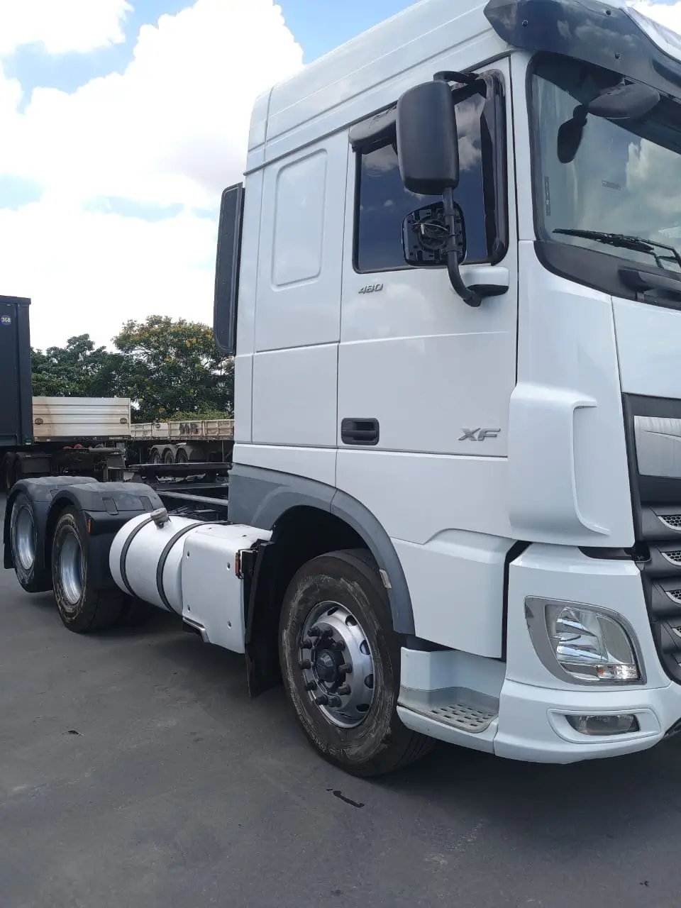 DAF-BRANCO-LATERAL